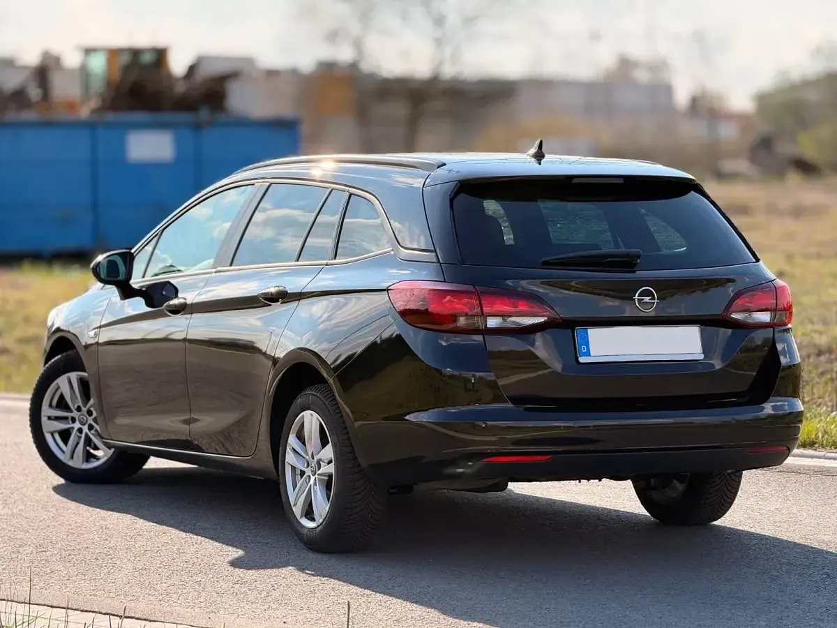Gebraucht Opel Astra 122 PS (89 kW) 2021 Schwarz Kombi