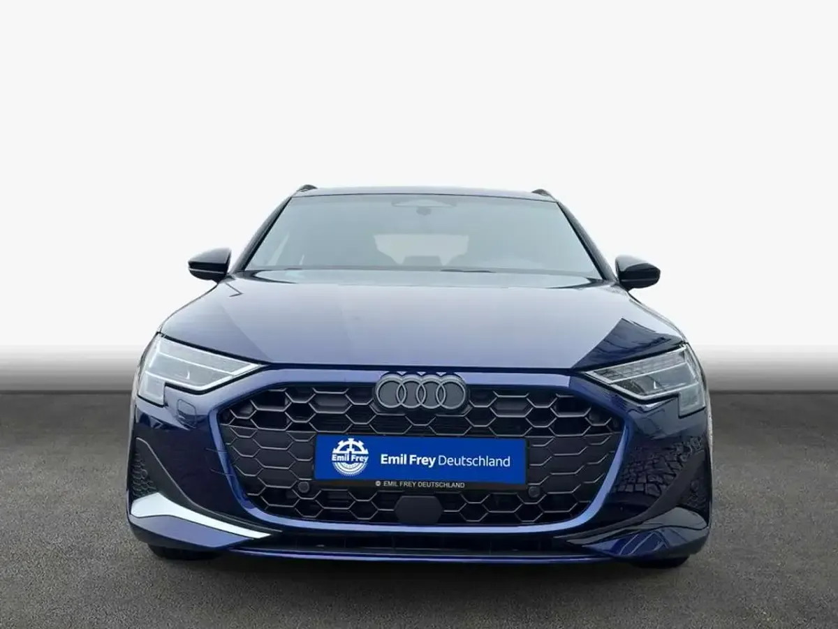 Neu Audi A3 Advanced 150 PS (110 kW) 2025 Navarrablau metallic Limousine