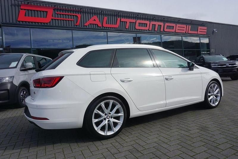 Candy weiß Gebraucht 2018 Seat Leon ST FR Kombi | 13.990 € (Fairer Preis) - Bild 1/4