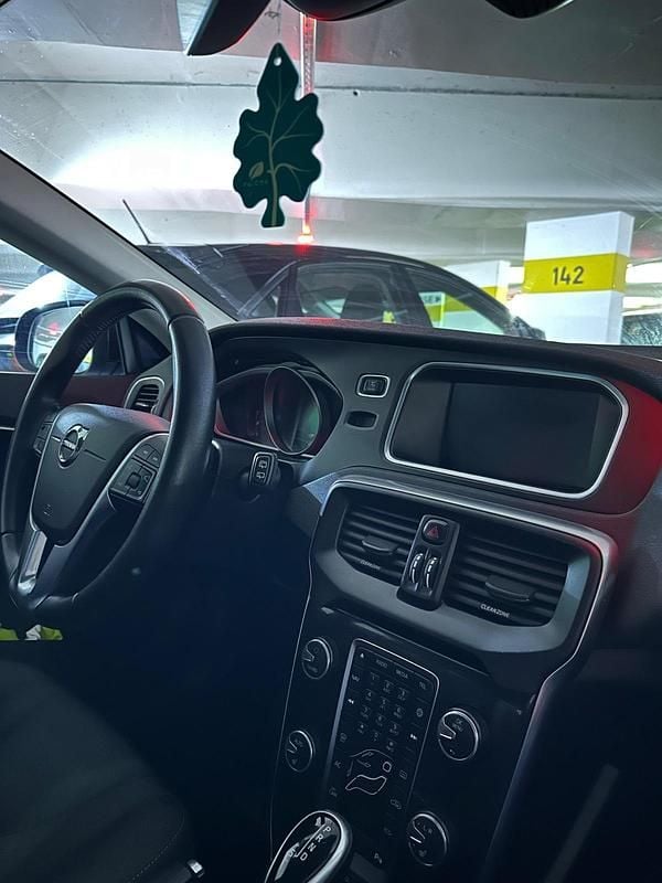Gebraucht Volvo V40 CC Momentum 190 PS (139 kW) 2016 Grau Kombi