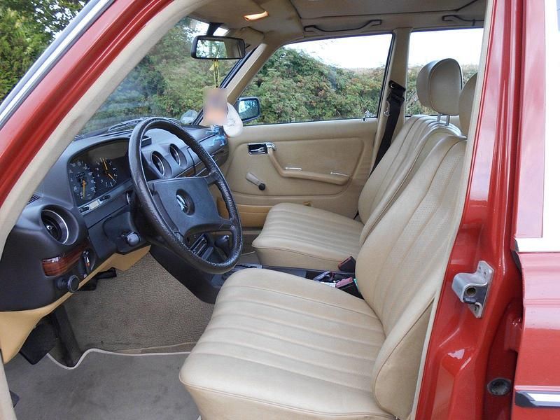 Gebraucht Mercedes 200 109 PS (80 kW) 1982 Orange Limousine