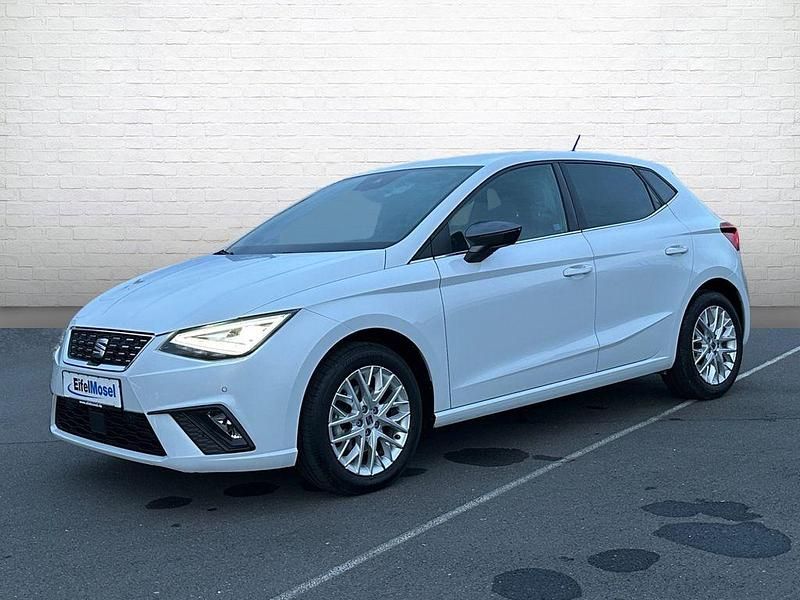 Weiß Gebraucht 2025 Seat Ibiza XCELLENCE Limousine | 17.900 € (Guter Preis) - Bild 1/4