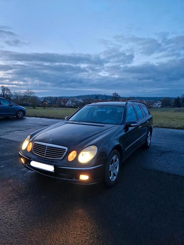 Schwarz Gebraucht 2005 Mercedes E320 Kombi | 3.600 € (Fairer Preis) - Bild 1/4