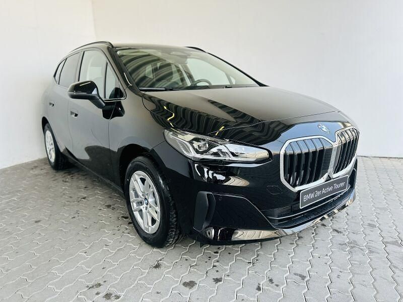 Schwarz Neu 2025 BMW 218 Active Tourer Comfort Edition Van / Kleinbus | 38.469 € (Fairer Preis) - Bild 1/4