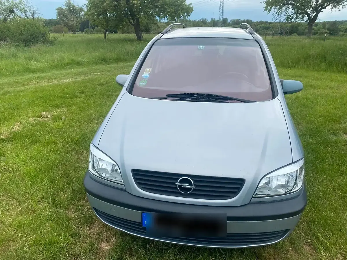 Gebraucht Opel Zafira Selection 101 PS (74 kW) 2002 Silber Van / Kleinbus