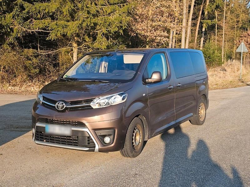 Gebraucht Toyota Proace 150 PS (110 kW) 2017 Braun Van / Kleinbus