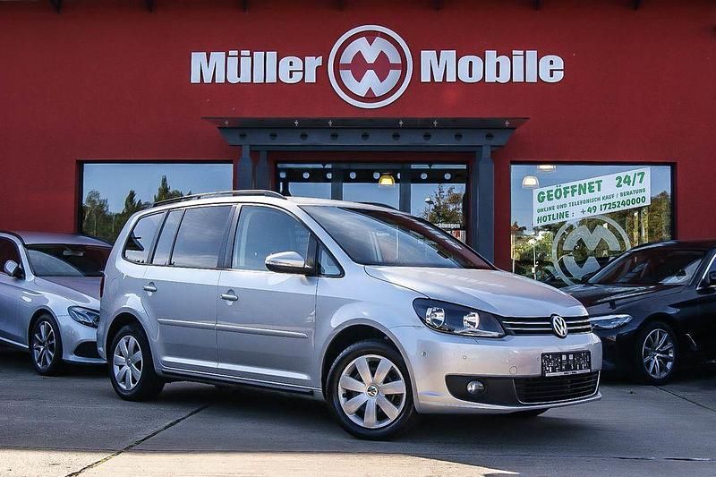 Reflexsilber Gebraucht 2015 VW Touran Comfortline Van / Kleinbus | 10.900 € (Etwas zu teuer) - Bild 1/4