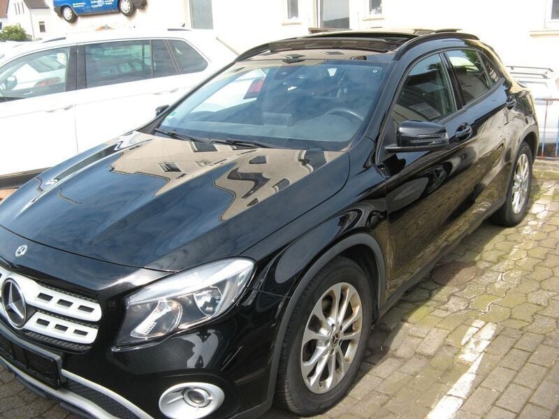 Gebraucht Mercedes GLA200 136 PS (100 kW) 2018 Schwarz SUV