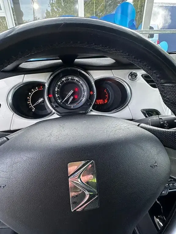 Gebraucht Citroën DS3 Sport Chic 156 PS (114 kW) 2012 Weiß Kleinwagen