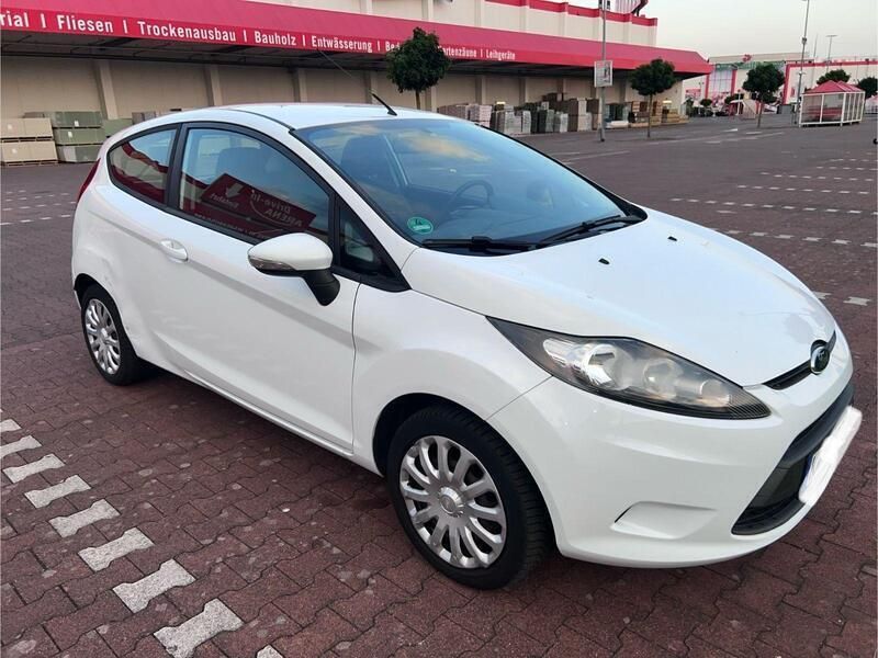 Weiß Gebraucht 2011 Ford Fiesta Trend Kleinwagen | 3.100 € (Guter Preis) - Bild 1/4