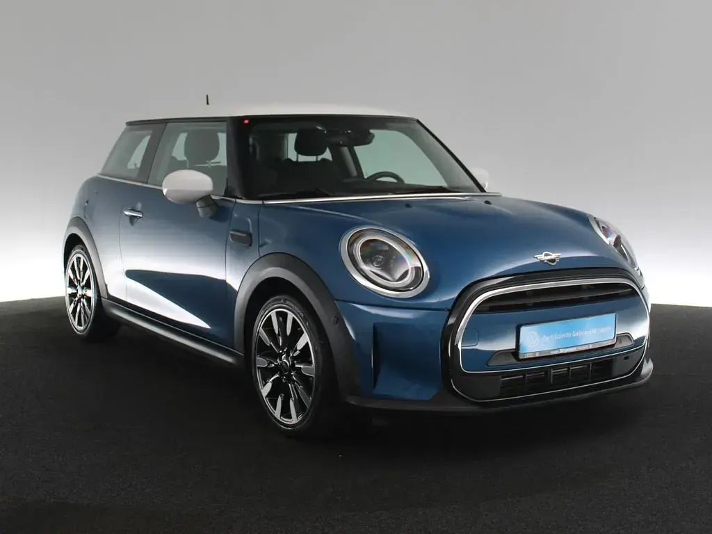 Gebraucht Mini Cooper Classic 136 PS (100 kW) 2021 Blau / island blue Kleinwagen