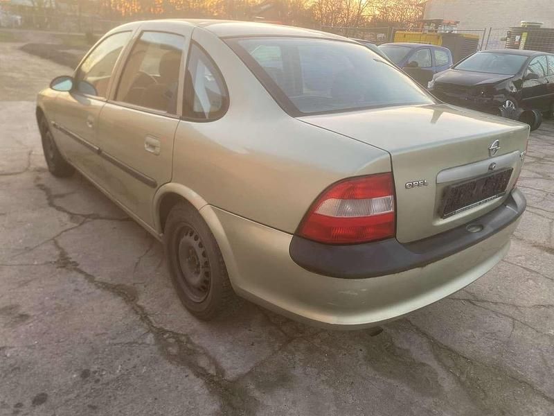 Gebraucht Opel Vectra 101 PS (74 kW) 1996 Grün Limousine