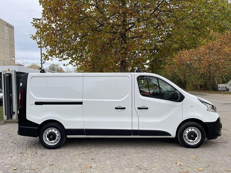 Second-hand Renault Trafic 120 CP (88 kW) 2015 Alb Monovolum