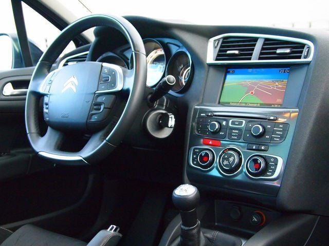 Gebraucht Citroën C4 92 PS (67 kW) 2012 Silber metallic Limousine