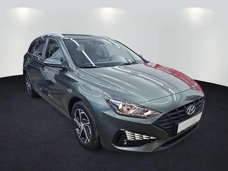 Gebraucht Hyundai i30 Pure 120 PS (88 kW) 2024 Grau Kombi