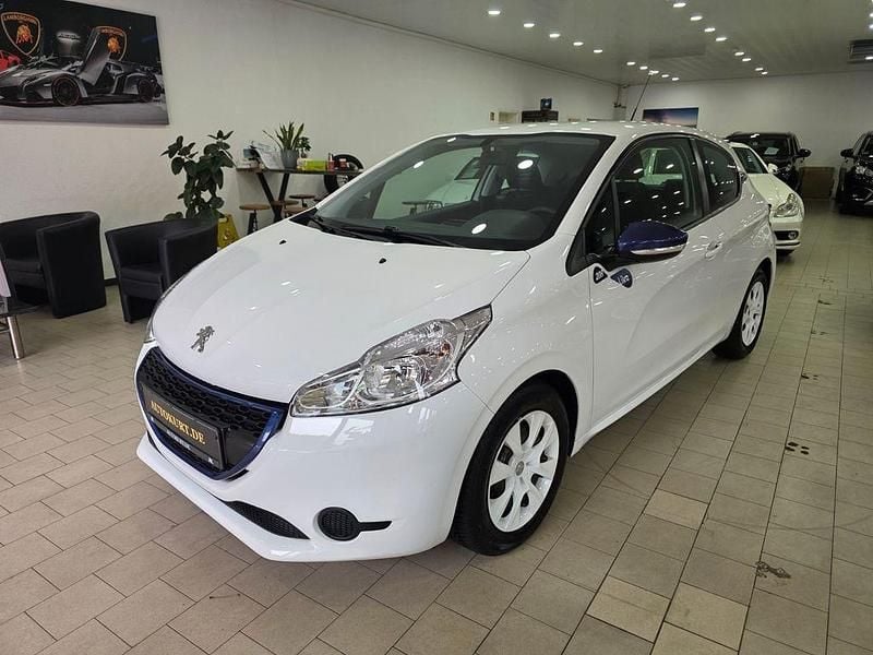 Weiß Gebraucht 2015 Peugeot 208 Kleinwagen | 5.600 € (Fairer Preis) - Bild 1/4