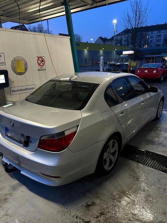Gebraucht BMW 530 258 PS (189 kW) 2005 Silber Limousine
