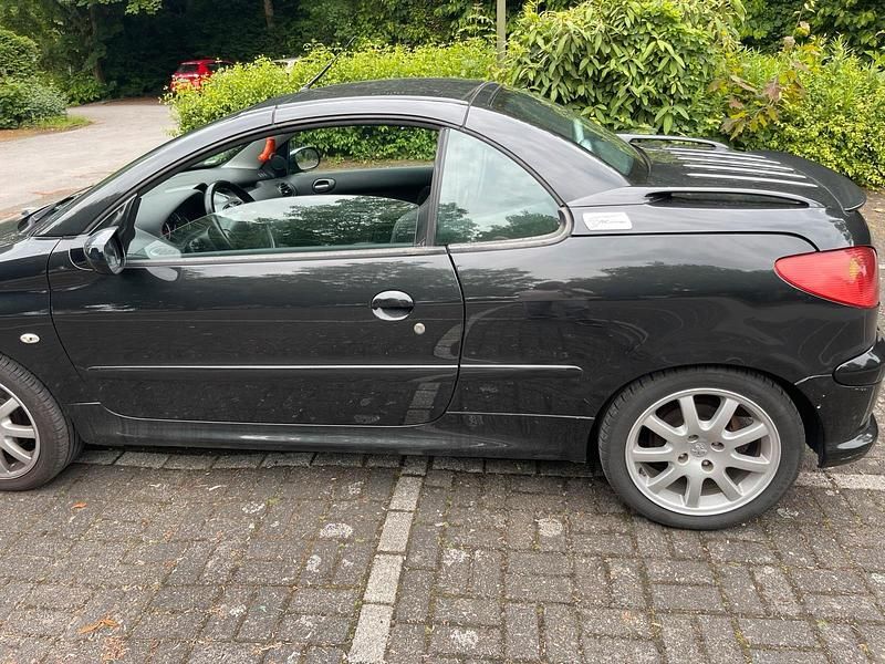 Schwarz Gebraucht 2006 Peugeot 206 CC RC Cabrio | 3.050 € (Etwas zu teuer) - Bild 1/4