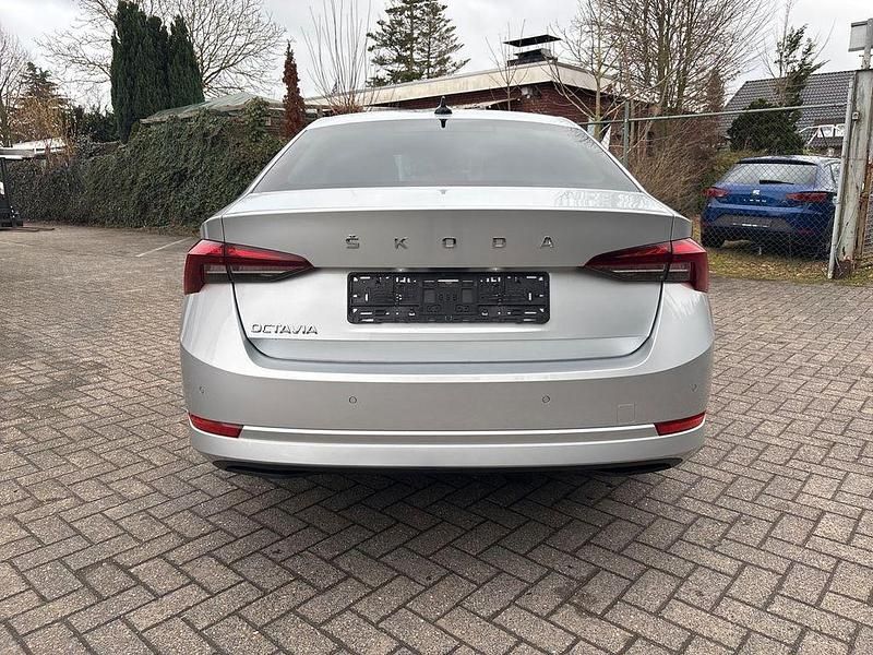 Gebraucht Skoda Octavia Ambition 150 PS (110 kW) 2021 Silber Limousine