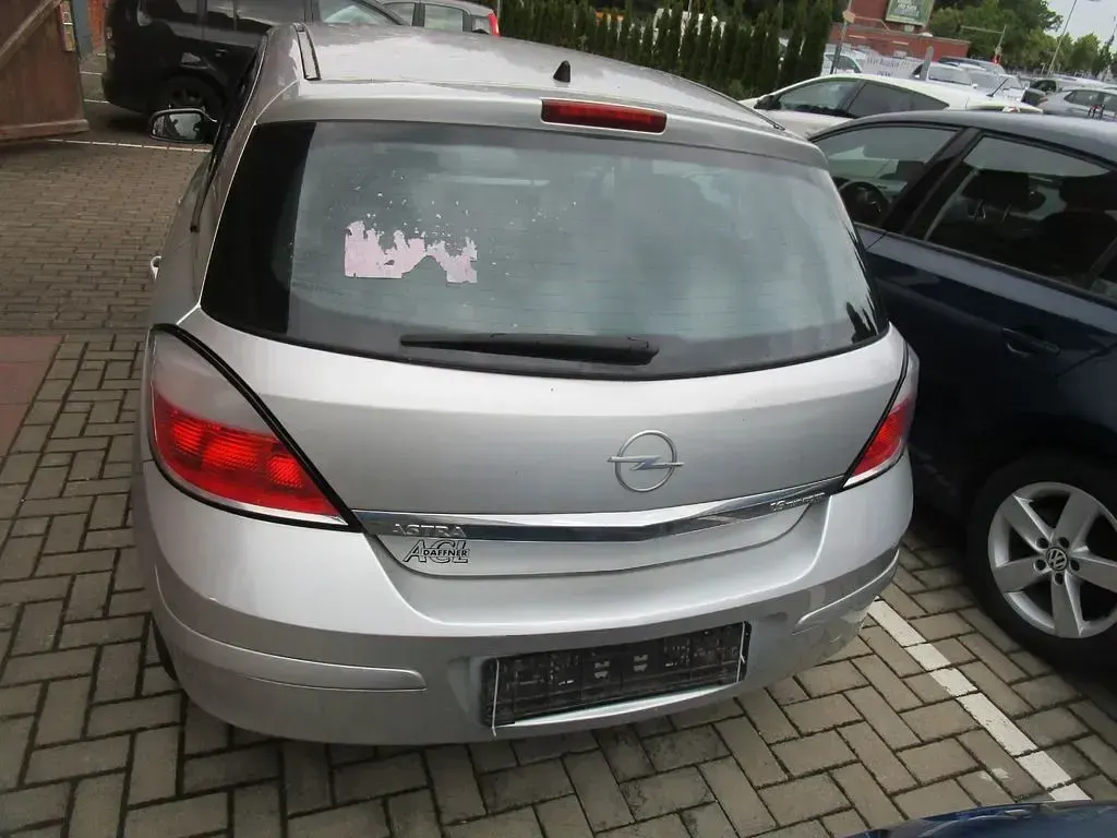 Gebraucht Opel Astra Sport 105 PS (77 kW) 2006 Silber Limousine