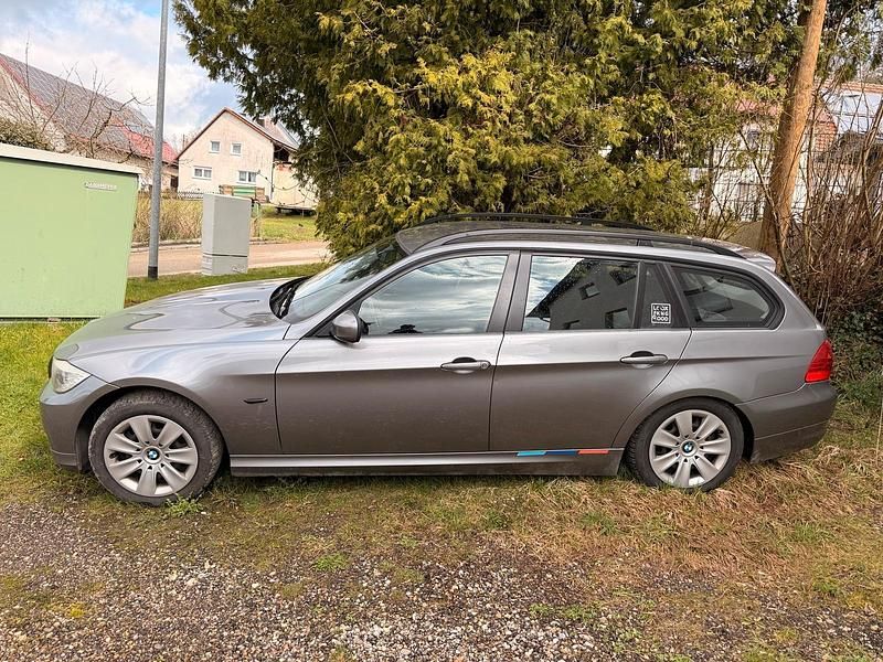 Gebraucht BMW 318 143 PS (105 kW) 2009 Grau Kombi