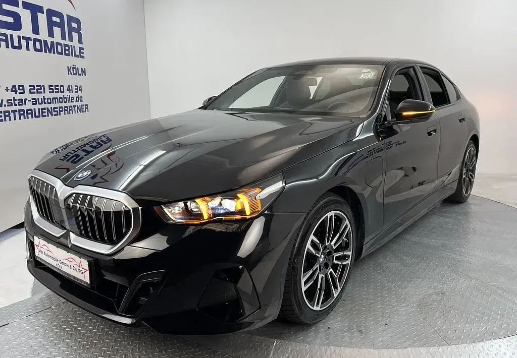Gebraucht BMW 530e M Sport 299 PS (219 kW) 2026 Schwarz Limousine