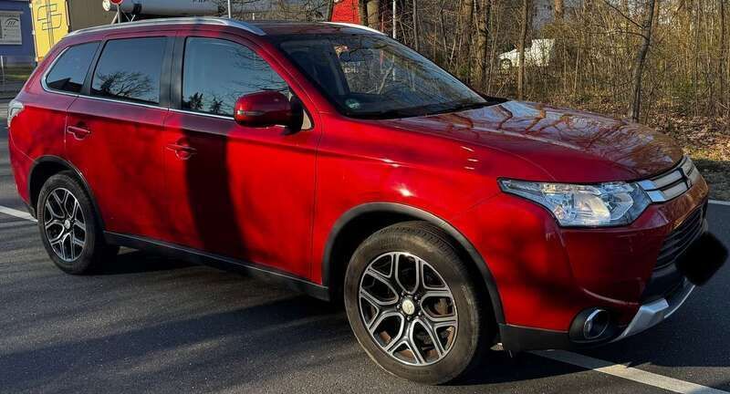 Rot Gebraucht 2015 Mitsubishi Outlander Diamant Edition SUV | 9.999 € (Fairer Preis) - Bild 1/4