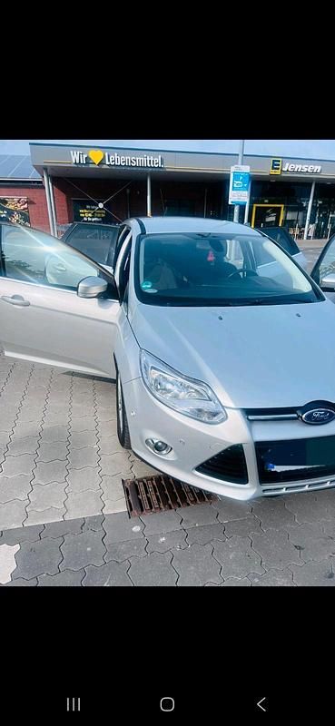 Gebraucht Ford Focus 140 PS (102 kW) 2012 Silber Kombi