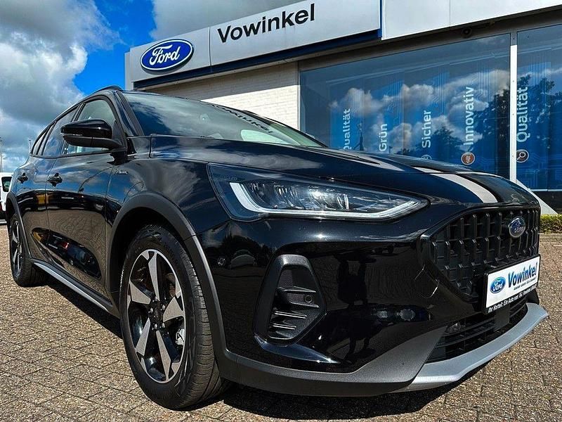 Schwarz Gebraucht 2022 Ford Focus Active Limousine | 21.990 € (Fairer Preis) - Bild 1/4
