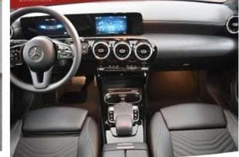 Gebraucht Mercedes 180 116 PS (85 kW) 2019 Grau Limousine