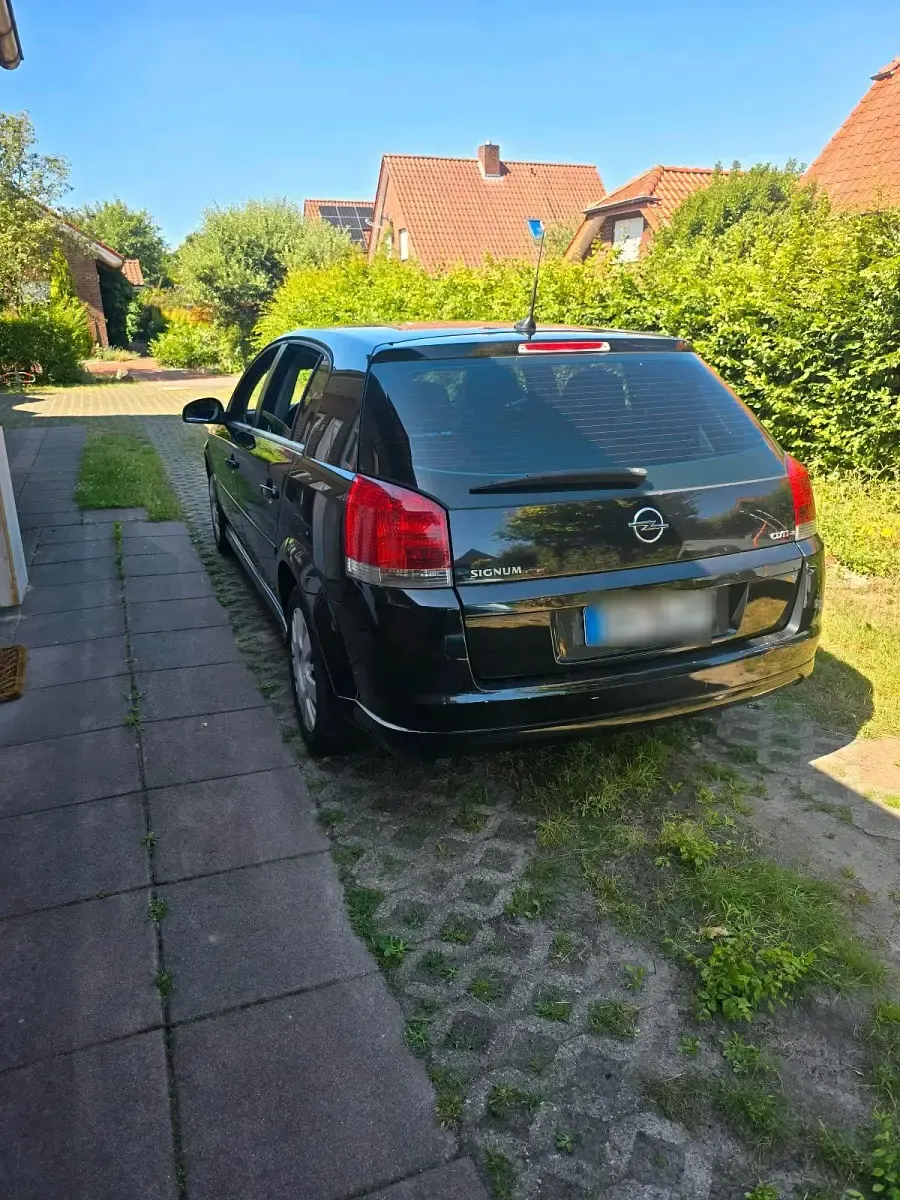 Gebraucht Opel Signum 150 PS (110 kW) 2008 Schwarz Kleinwagen