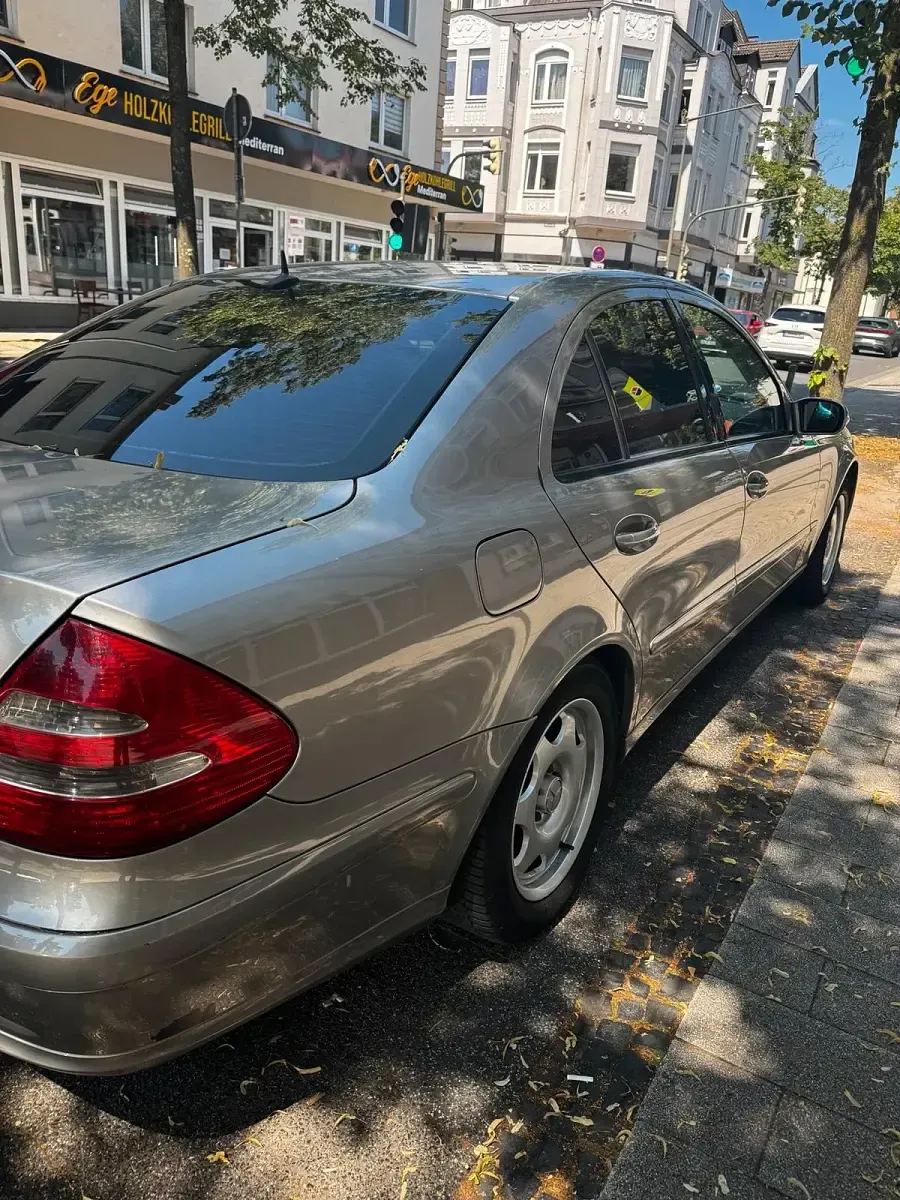 Gebraucht Mercedes E220 170 PS (125 kW) 2004 Gold Limousine