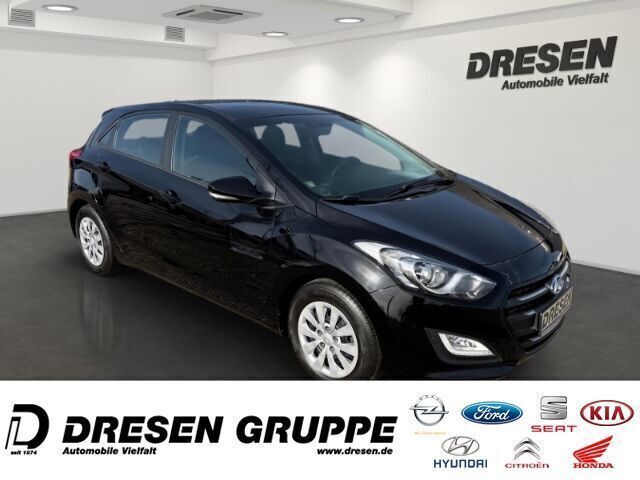 Gebraucht Hyundai i30 Trend 101 PS (74 kW) 2016 Schwarz Limousine