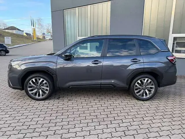 Neu Subaru Forester Platinum 136 PS (100 kW) 2026 Magnetite grey metallic SUV