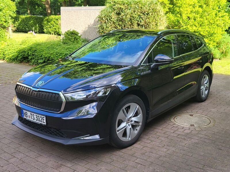 Schwarz Gebraucht 2022 Skoda Enyaq iV SUV | 30.800 € (Superpreis) - Bild 1/4
