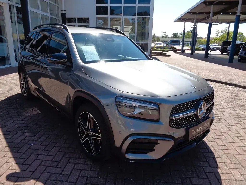 Gebraucht Mercedes GLB180 AMG 136 PS (100 kW) 2025 Grau SUV