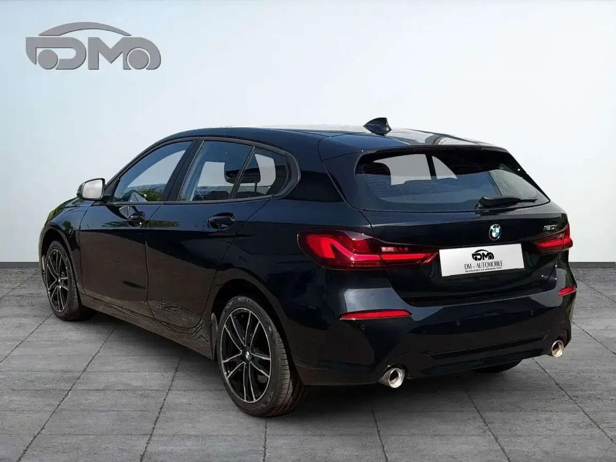 Gebraucht BMW 120 Advantage 178 PS (130 kW) 2023 Black sapphire metallic Limousine