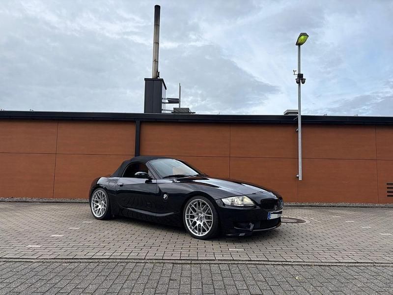 Schwarz Gebraucht 2006 BMW Z4 M Performance Cabrio | 44.900 € (Fairer Preis) - Bild 1/4