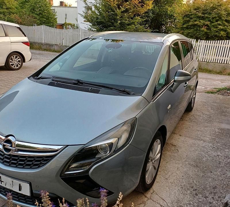 Grau Gebraucht 2014 Opel Zafira Van / Kleinbus | 7.399 € (Fairer Preis) - Bild 1/4
