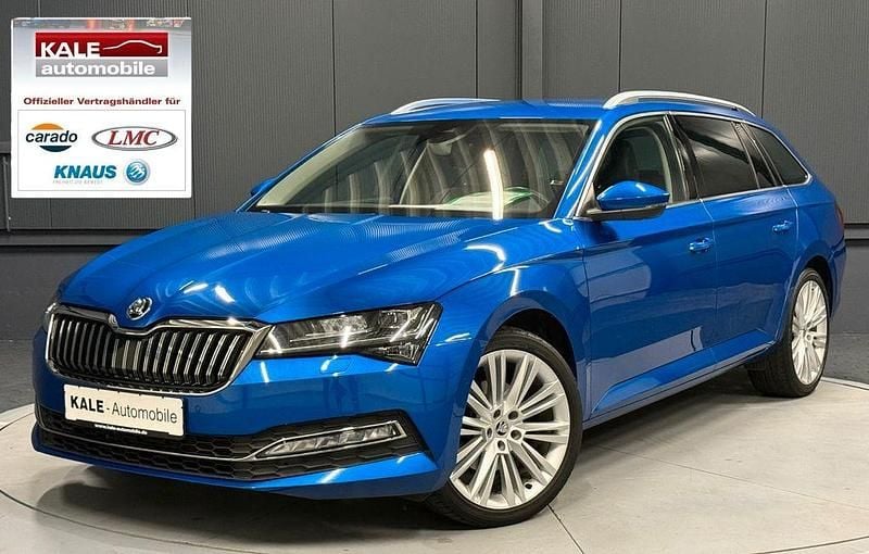 Raceblau metallic Gebraucht 2021 Skoda Superb Premium Edition Kombi | 29.971 € (Fairer Preis) - Bild 1/4