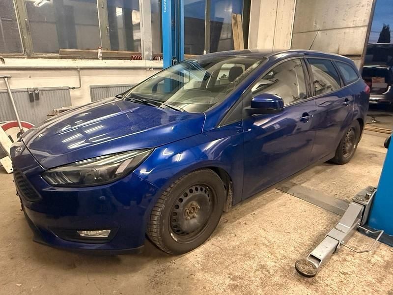 Second-hand Ford Focus 125 CP (91 kW) 2016 Albastru Break