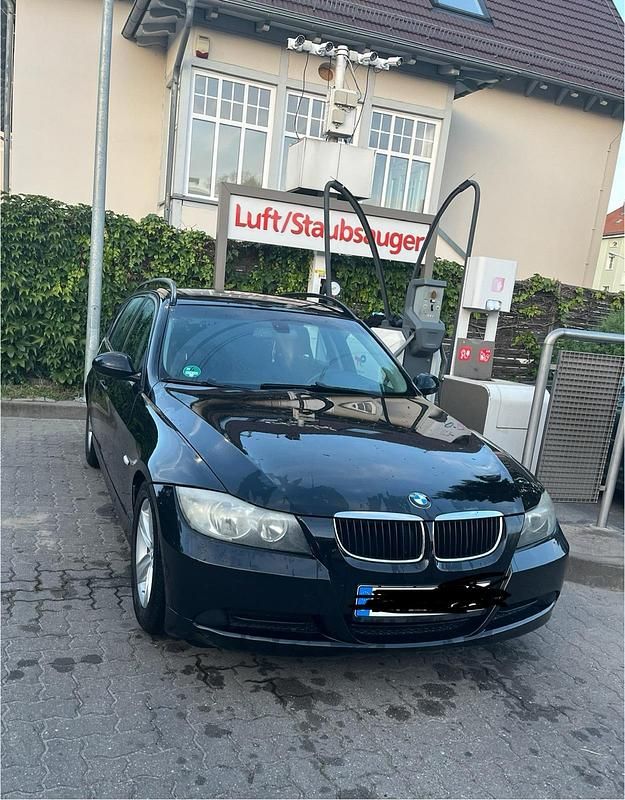 Schwarz Gebraucht 2006 BMW 318 Kombi | 2.000 € (Fairer Preis) - Bild 1/4