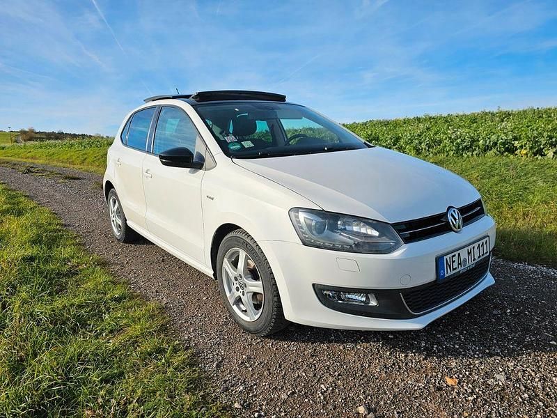 Weiß Gebraucht 2012 VW Polo Match Limousine | 7.200 € (Fairer Preis) - Bild 1/4