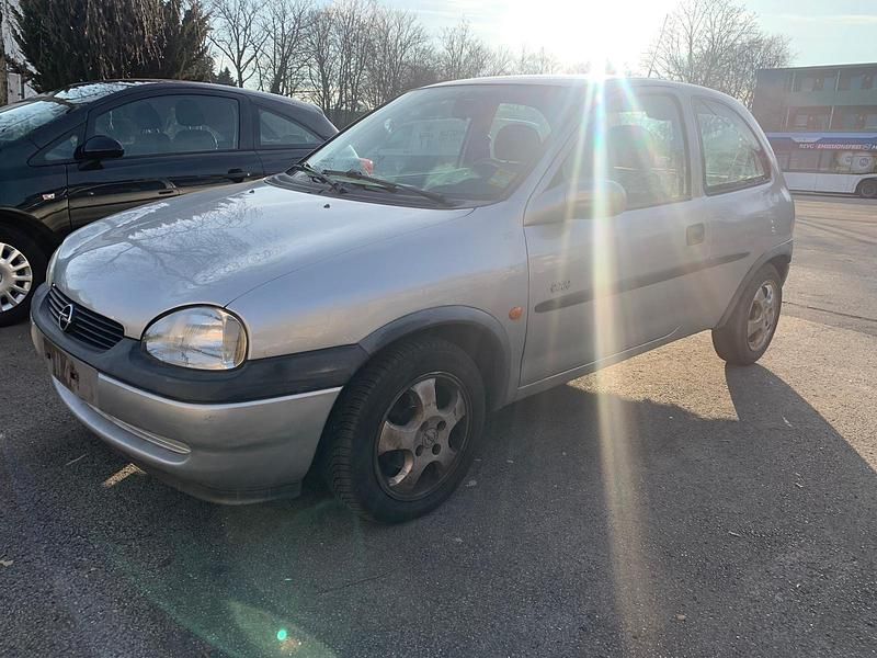Grau Gebraucht 2000 Opel Corsa Limousine | 549 € (Guter Preis) - Bild 1/4