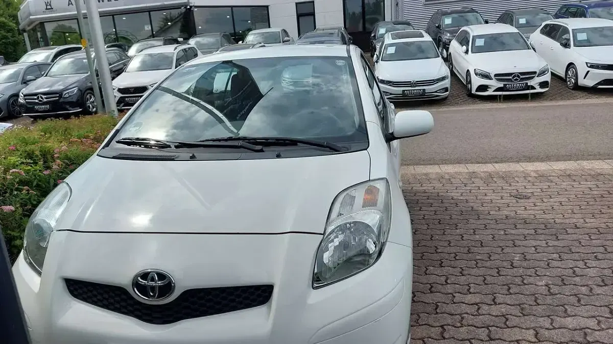 Gebraucht Toyota Yaris 69 PS (50 kW) 2009 Weiß Kleinwagen