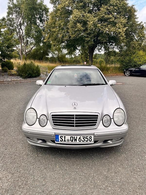Silber Gebraucht 2002 Mercedes CLK200 Coupé | 3.000 € - Bild 1/4