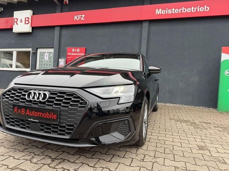 Gebraucht Audi A3 Sportback e-tron Basis 150 PS (110 kW) 2022 Schwarz Kleinwagen