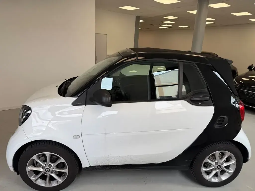 Gebraucht Smart ForTwo Cabrio Passion 71 PS (52 kW) 2016 Weiß Cabrio