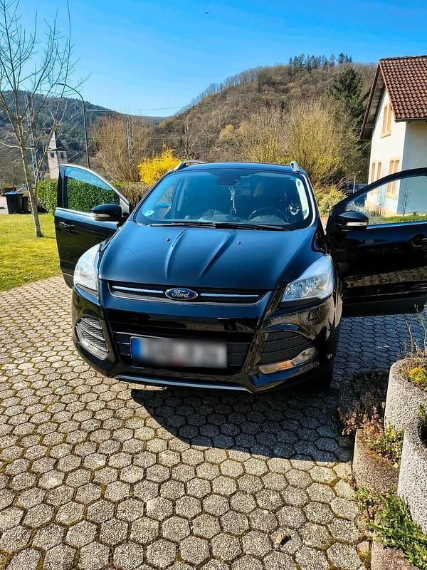 Second-hand Ford Kuga 120 CP (88 kW) 2016 Negru SUV