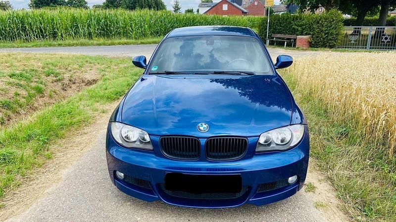 Blau Gebraucht 2010 BMW 118 Coupé Coupé | 7.990 € (Fairer Preis) - Bild 1/4